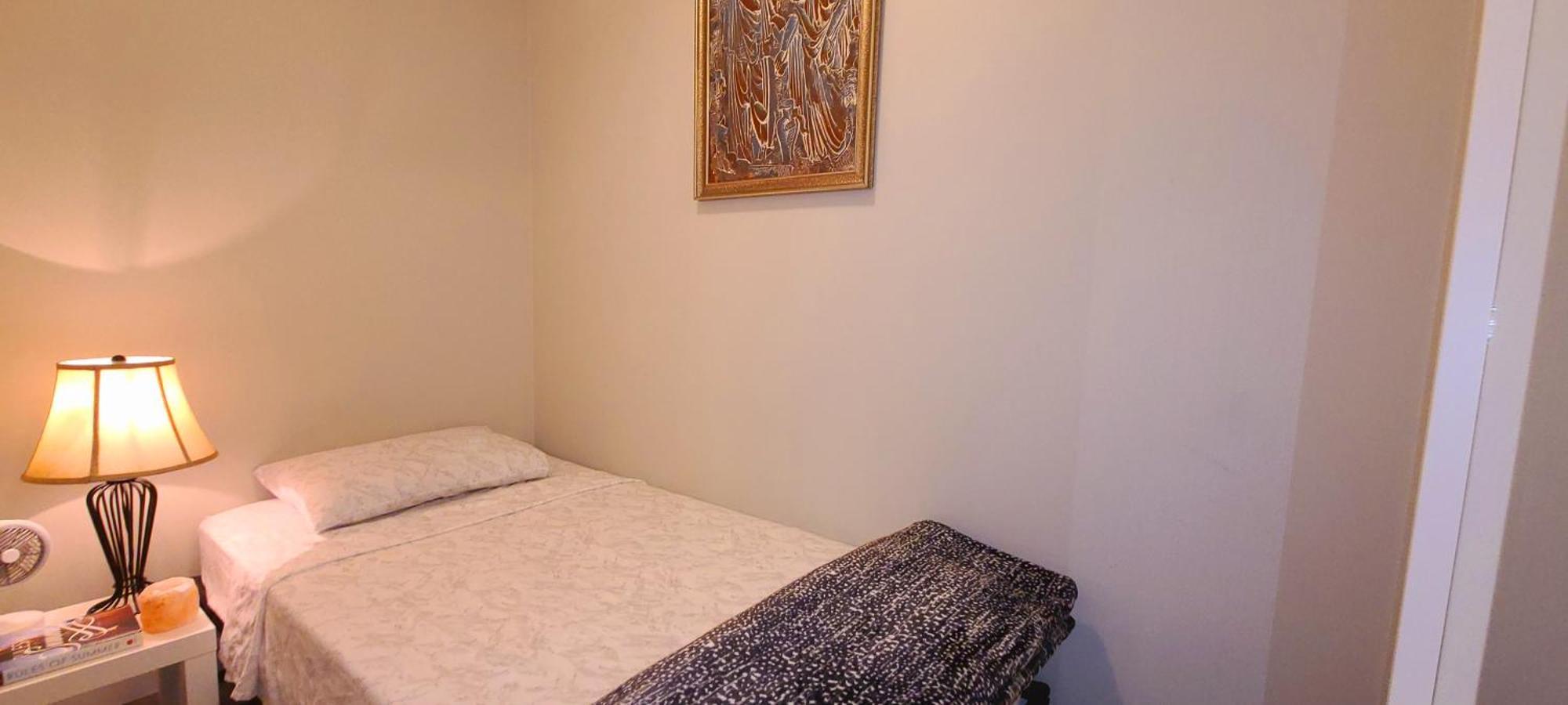 Apartment Charming Abode Downtown