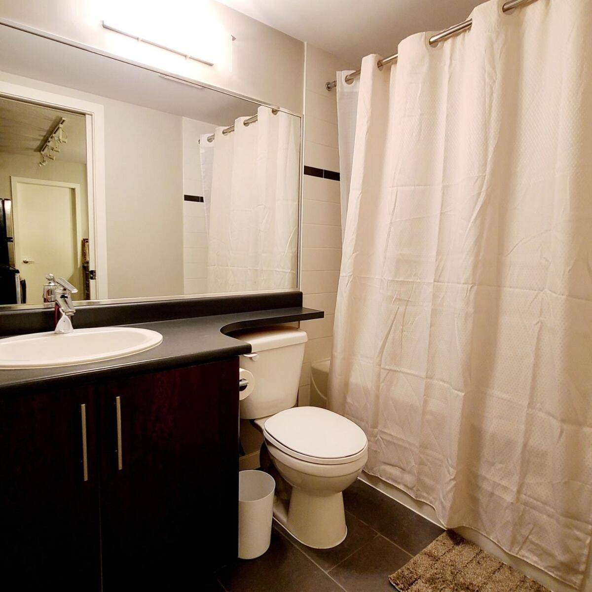 Charming Abode Downtown * Vancouver