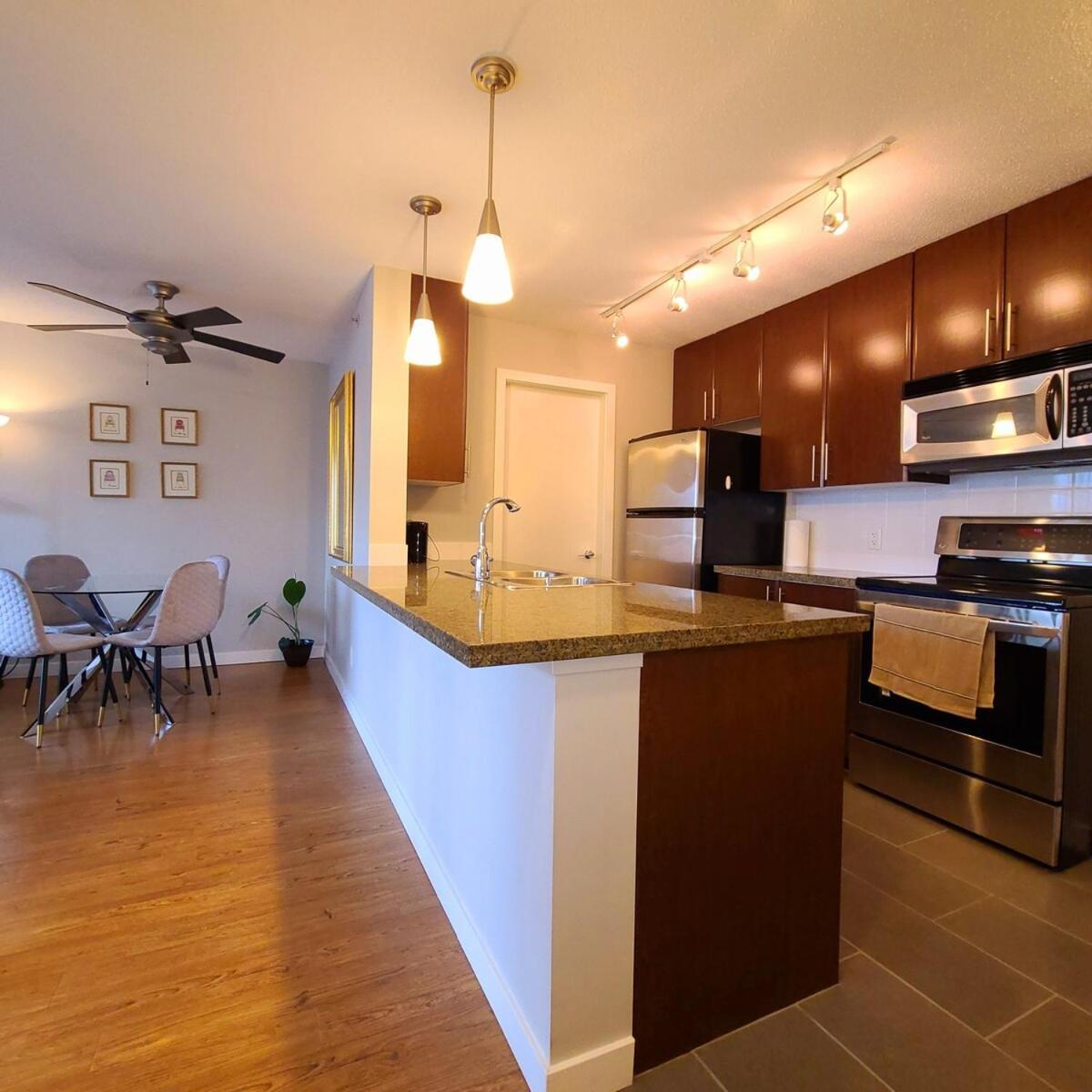 Apartment Charming Abode Downtown *